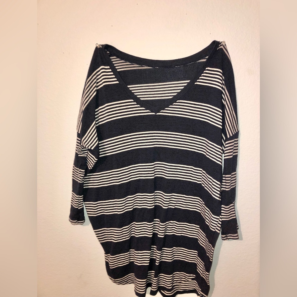 I am selling this mid sleeve stripped tee.
